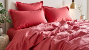 Komfort trifft Farbe: Die Musselin‑Bettwäsche in Beeren‑Rot mit Reißverschluss von Tchibo